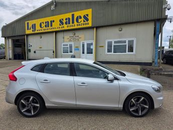 Volvo V40 2.0 D3 R-Design Nav Hatchback 5dr Diesel Manual Euro 6 (s/s) (15