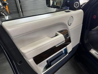 LAND ROVER RANGE ROVER 3.0 TD V6 Autobiography SUV 5dr Diesel Auto 4WD Euro 5 (s/s) (25