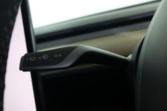 TESLA MODEL Y Auto RWD 5dr