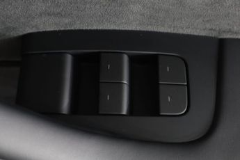 TESLA MODEL Y Auto RWD 5dr