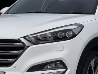 HYUNDAI TUCSON 1.7 CRDi Blue Drive Premium SE [Pan Roof] 5dr - AUTO!