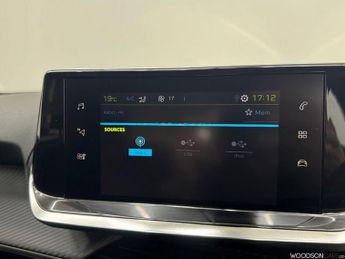 PEUGEOT E-2008 50kWh Active Premium SUV 5dr Electric Auto (136 ps)