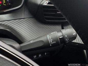 PEUGEOT E-2008 50kWh Active Premium SUV 5dr Electric Auto (136 ps)