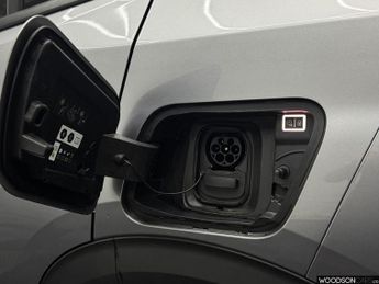 PEUGEOT E-2008 50kWh Active Premium SUV 5dr Electric Auto (136 ps)