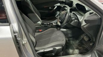 PEUGEOT E-2008 50kWh Active Premium SUV 5dr Electric Auto (136 ps)