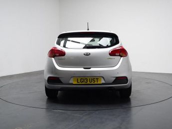 KIA CEED 1.6 CRDi 2 Hatchback 5dr Diesel Auto Euro 5 (126 bhp)
