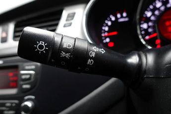 KIA CEED 1.6 CRDi 2 Hatchback 5dr Diesel Auto Euro 5 (126 bhp)