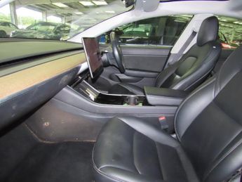 TESLA Model 3 Standard Range Plus Saloon 4dr Electric Auto RWD (241 bhp)