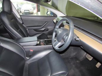 TESLA Model 3 Standard Range Plus Saloon 4dr Electric Auto RWD (241 bhp)