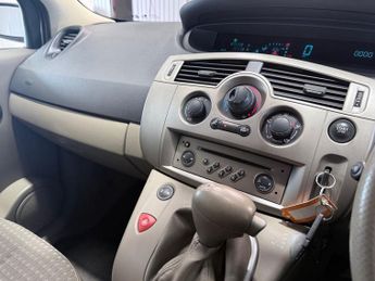 RENAULT SCENIC 1.6 VVT Privilege MPV 5dr Petrol Automatic (191 g/km, 111 bhp)