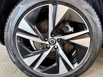VOLVO XC90 2.0 B5 MHEV R-Design SUV 5dr Diesel Hybrid Auto 4WD Euro 6 (s/s)