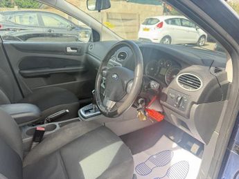 FORD FOCUS 1.6 Zetec Climate Hatchback 5dr Petrol Automatic (184 g/km, 99 b