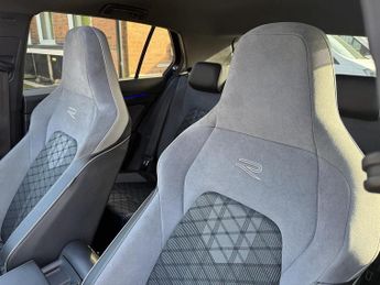 VOLKSWAGEN GOLF 2.0 TDI R-Line Hatchback 5dr Diesel DSG Euro 6 (s/s) (150 ps)