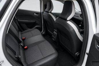 RENAULT CAPTUR 1.6 E-TECH techno SUV 5dr Petrol Hybrid Auto Euro 6 (s/s) (145 p
