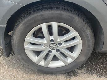 VOLKSWAGEN TOURAN 1.6 TDI SE MPV 5dr Diesel Manual Euro 5 (105 ps)