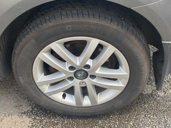 VOLKSWAGEN TOURAN 1.6 TDI SE MPV 5dr Diesel Manual Euro 5 (105 ps)