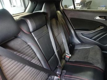 MERCEDES-BENZ GLA 2.1 GLA200d AMG Line SUV 5dr Diesel 7G-DCT Euro 6 (s/s) (136 ps)