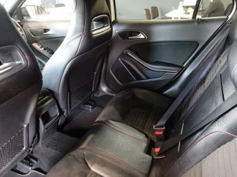 MERCEDES-BENZ GLA 2.1 GLA200d AMG Line SUV 5dr Diesel 7G-DCT Euro 6 (s/s) (136 ps)