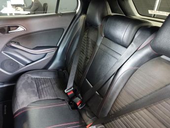 MERCEDES-BENZ GLA 2.1 GLA200d AMG Line SUV 5dr Diesel 7G-DCT Euro 6 (s/s) (136 ps)