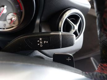 MERCEDES-BENZ GLA 2.1 GLA200d AMG Line SUV 5dr Diesel 7G-DCT Euro 6 (s/s) (136 ps)