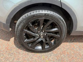 LAND ROVER DISCOVERY SPORT 2.0 TD4 HSE Black SUV 5dr Diesel Auto 4WD Euro 6 (s/s) (180 ps)