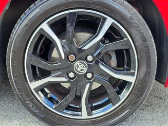 TOYOTA YARIS 1.33 Dual VVT-i Design Hatchback 5dr Petrol Multidrive S Euro 6 