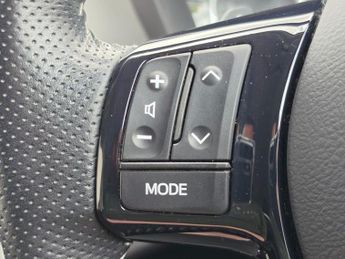TOYOTA YARIS 1.33 Dual VVT-i Design Hatchback 5dr Petrol Multidrive S Euro 6 