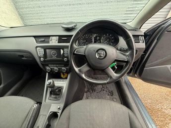 SKODA OCTAVIA 1.6 TDI S Estate 5dr Diesel Manual Euro 5 (s/s) (105 ps)