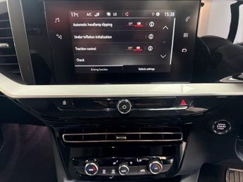 VAUXHALL MOKKA ELECTRIC 50kWh Design SUV 5dr Electric Auto (136 ps)