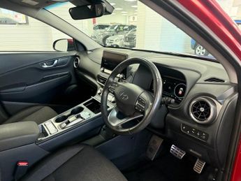 HYUNDAI KONA 64kWh Premium SUV 5dr Electric Auto (10.5kW Charger) (204 ps)