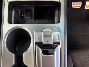 HYUNDAI KONA 64kWh Premium SUV 5dr Electric Auto (10.5kW Charger) (204 ps)