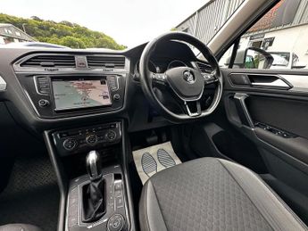 VOLKSWAGEN TIGUAN 2.0 TDI BlueMotion Tech SE Navigation SUV 5dr Diesel DSG 4Motion