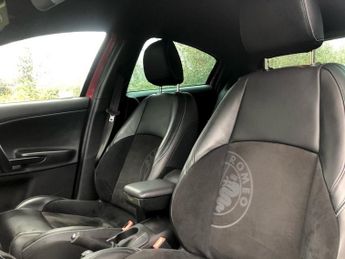 ALFA ROMEO GIULIETTA 2.0 JTDM-2 SPORTIVA NAV TCT 5d 175 BHP