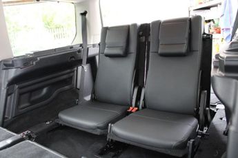LAND ROVER DISCOVERY 4 3.0 SD V6 SE Tech SUV 5dr Diesel Auto 4WD Euro 6 (s/s) (256 bhp)