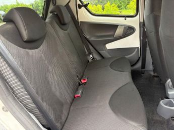 TOYOTA AYGO 1.0 VVT-i Go Hatchback 5dr Petrol Manual Euro 5 (67 ps)