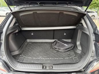 HYUNDAI KONA 64kWh Premium SUV 5dr Electric Auto (10.5kW Charger) (204 ps)