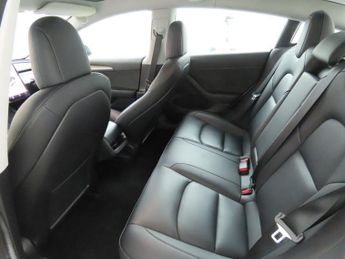 TESLA Model 3 Standard Range Plus Saloon 4dr Electric Auto RWD (241 bhp)