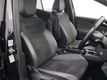 VOLKSWAGEN ID5 Pro Performance 77kWh Style SUV 5dr Electric Auto (204 ps)