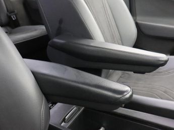 VOLKSWAGEN ID5 Pro Performance 77kWh Style SUV 5dr Electric Auto (204 ps)