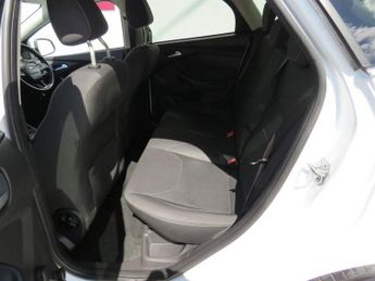 FORD FOCUS 1.6 Zetec Hatchback 5dr Petrol Powershift Euro 6 (125 ps)