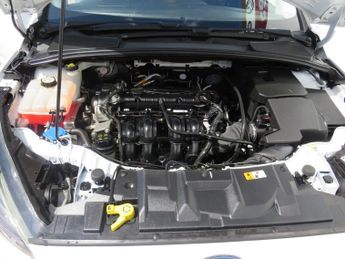FORD FOCUS 1.6 Zetec Hatchback 5dr Petrol Powershift Euro 6 (125 ps)