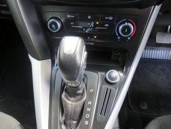 FORD FOCUS 1.6 Zetec Hatchback 5dr Petrol Powershift Euro 6 (125 ps)