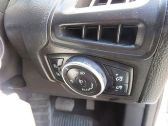FORD FOCUS 1.6 Zetec Hatchback 5dr Petrol Powershift Euro 6 (125 ps)