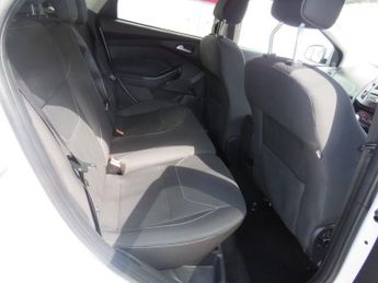 FORD FOCUS 1.6 Zetec Hatchback 5dr Petrol Powershift Euro 6 (125 ps)