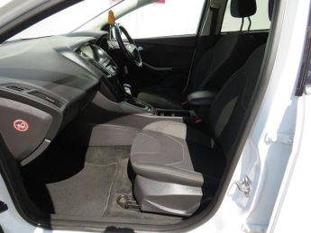 FORD FOCUS 1.6 Zetec Hatchback 5dr Petrol Powershift Euro 6 (125 ps)