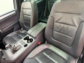 VOLKSWAGEN TOUAREG 3.0 TDI V6 BlueMotion Tech R-Line SUV 5dr Diesel Tiptronic 4WD E