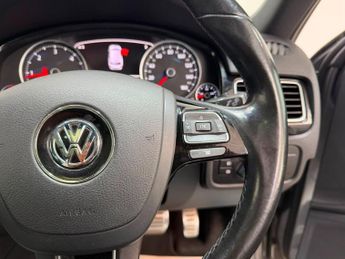 VOLKSWAGEN TOUAREG 3.0 TDI V6 BlueMotion Tech R-Line SUV 5dr Diesel Tiptronic 4WD E