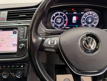 VOLKSWAGEN TIGUAN 2.0 TDI BlueMotion Tech SEL SUV 5dr Diesel DSG 4Motion Euro 6 (s