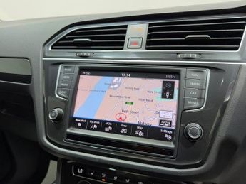 VOLKSWAGEN TIGUAN 2.0 TDI BlueMotion Tech SEL SUV 5dr Diesel DSG 4Motion Euro 6 (s