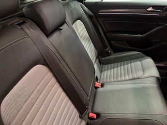 VOLKSWAGEN PASSAT 2.0 TDI R-Line Estate 5dr Diesel DSG Euro 6 (s/s) (150 ps)